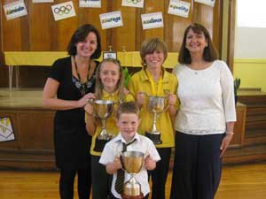 Mrs McDaid, headteacher and Yvonne Wright, present prizes